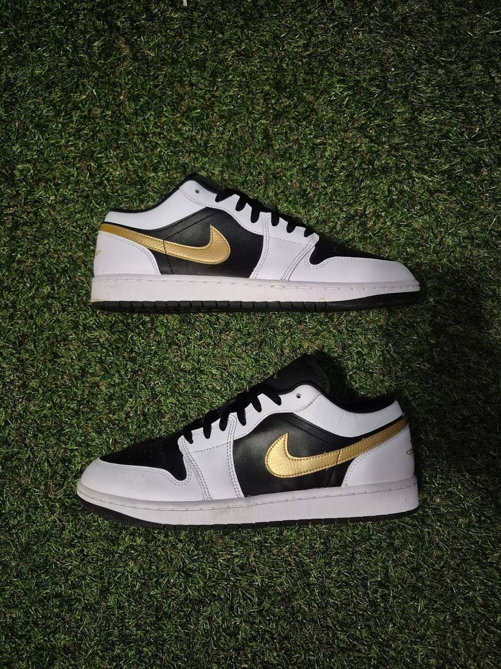 Jordan Air Jordan 1 Low Gold Swoosh White Black Metallic Gold